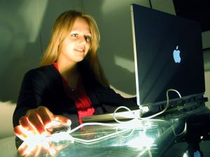 Busca empleo por medio de Facebook y Twitter